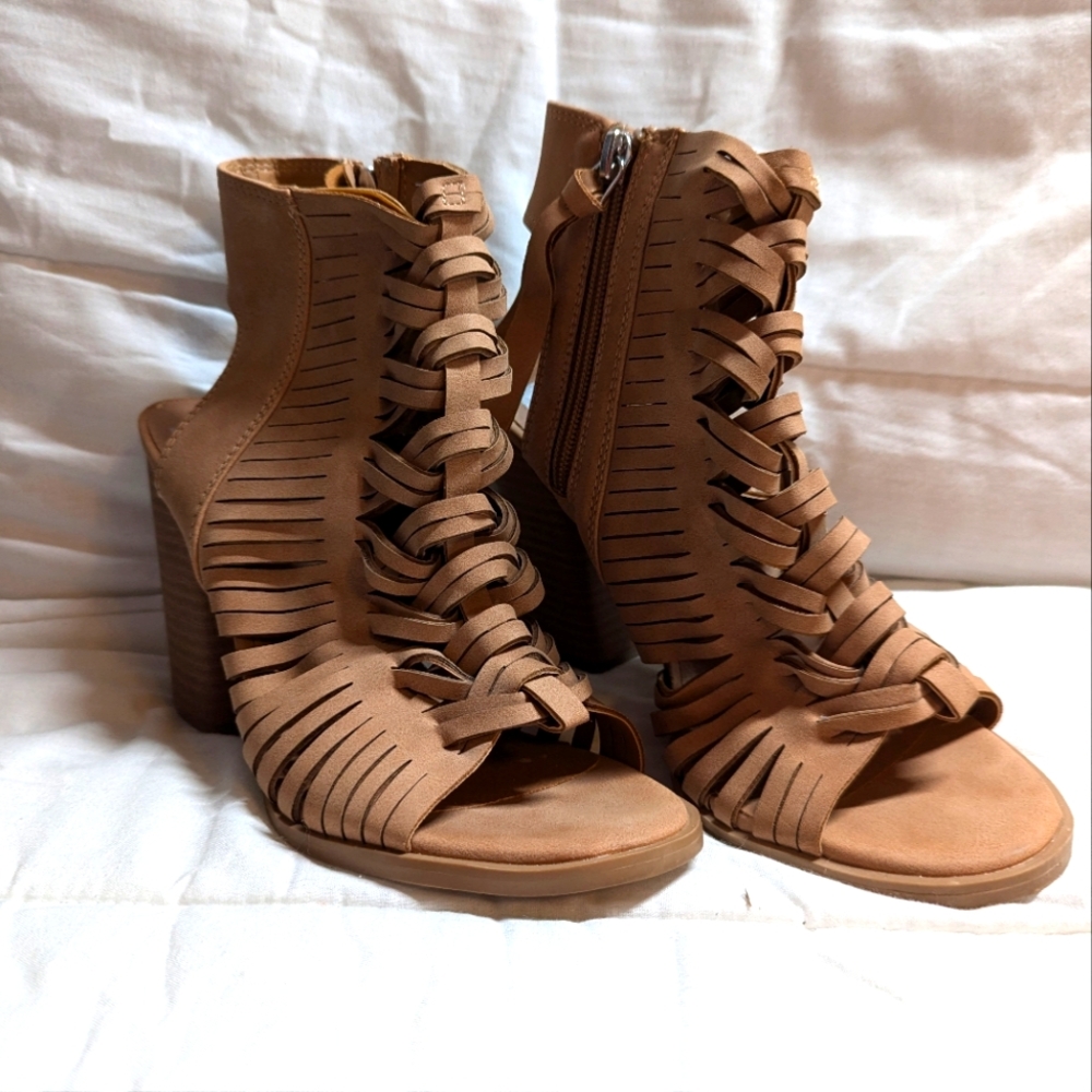DV Dolce Vita 4' Heeled Sandals Size 6.5
